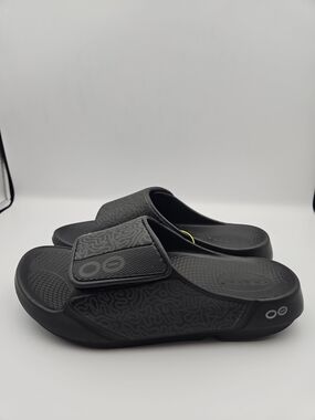 OOFOS Black Slide Sandals with Abstract Pattern